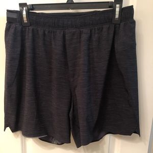Lululemon! 💪🏻 Pace Breaker Lined Short 5” in black - patterned.  Size L.
